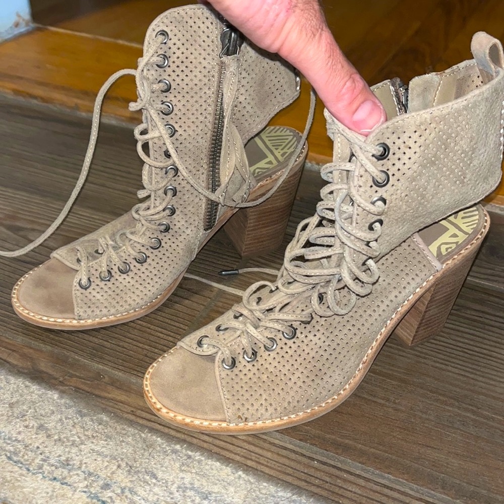 Dolce Vita size 8 heels. Super cute